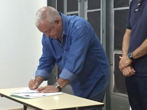 Dr. Wilfrido Augusto Marques assinando Protocolo com Instituto CNA